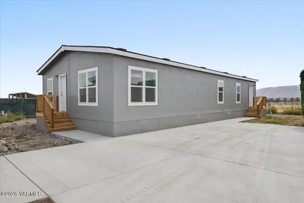 18 W Washington, Yakima, WA 98903