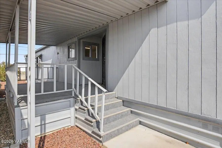 18 W Washington, Yakima, WA 98903 - #2