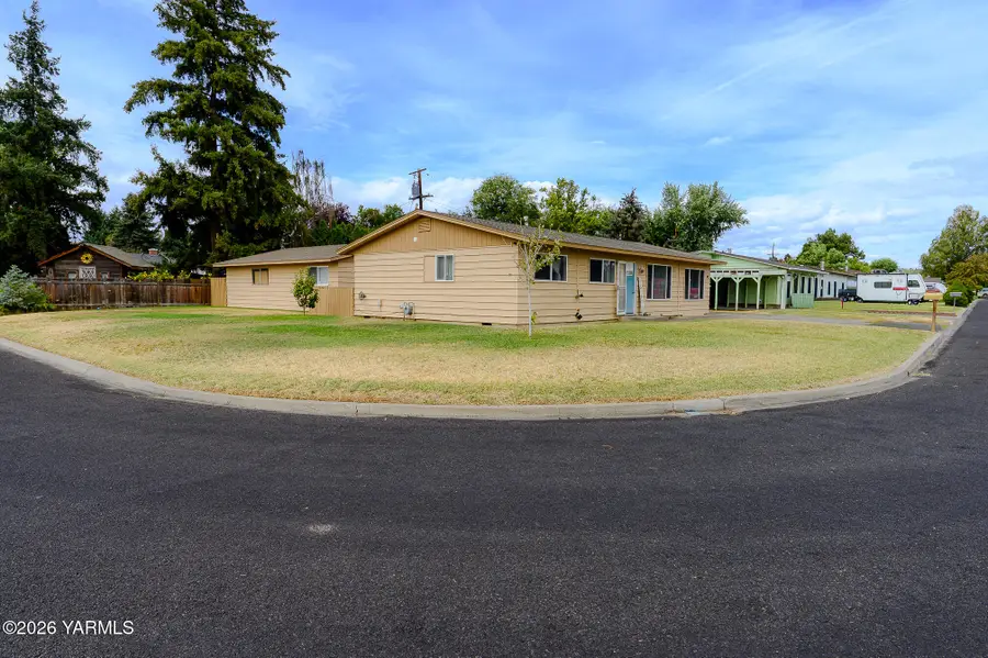 1018 S 49th, Yakima, WA 98908 - #2
