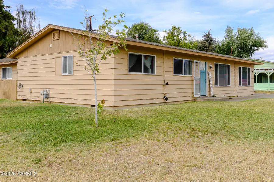 1018 S 49th, Yakima, WA 98908 - #3