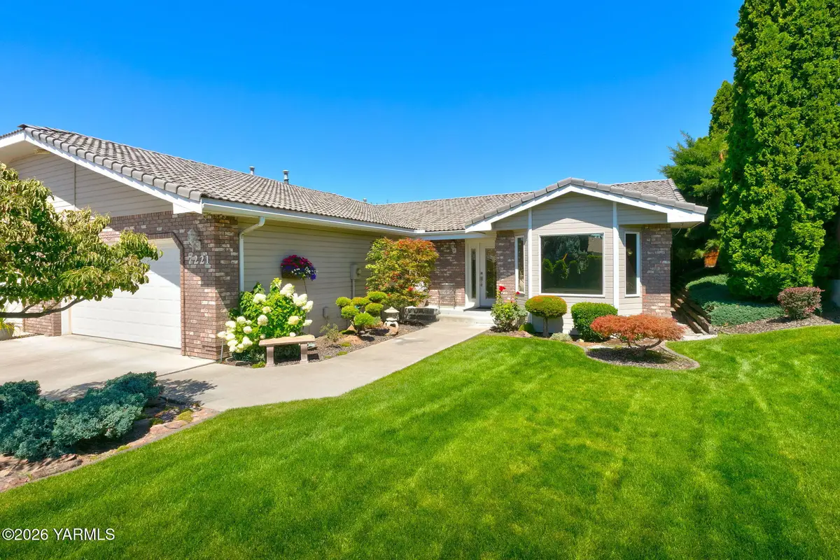 7221 Summitview, Yakima, WA 98908 - #1