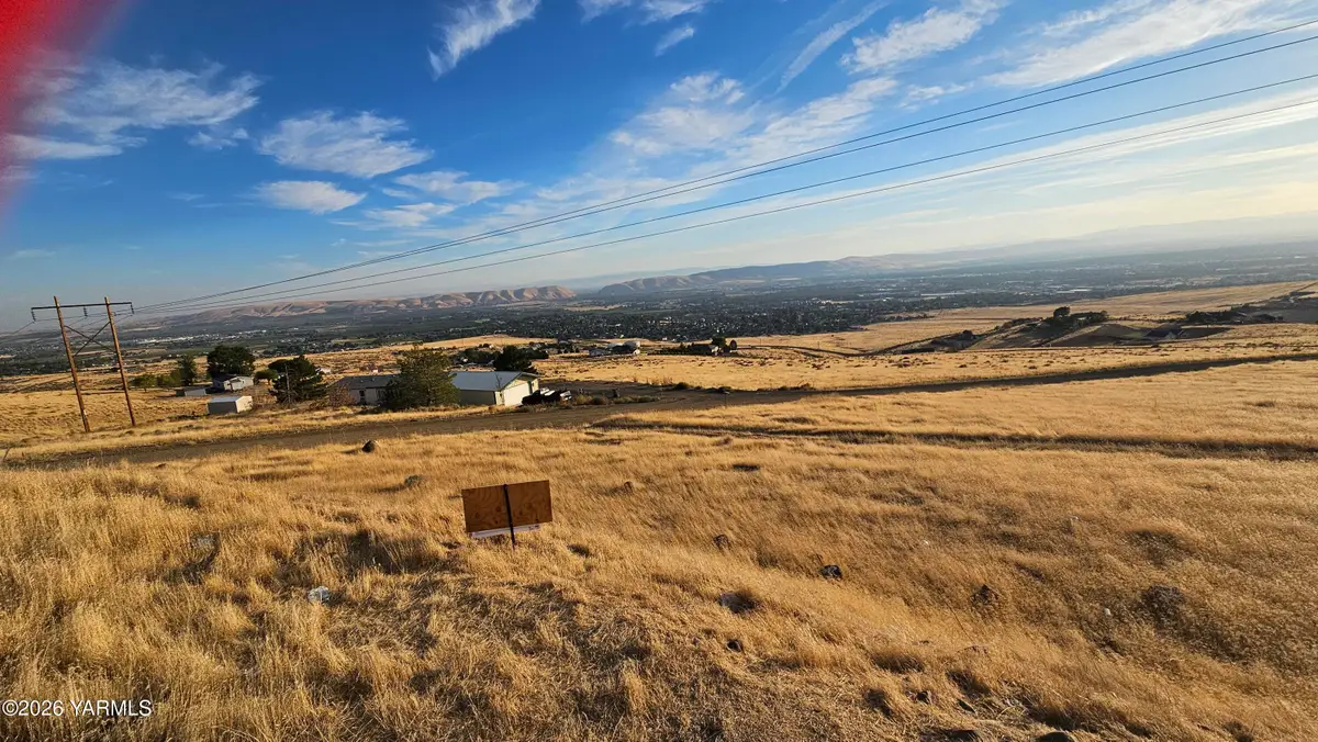NKA Roza Hill, Yakima, WA 98901 - #1