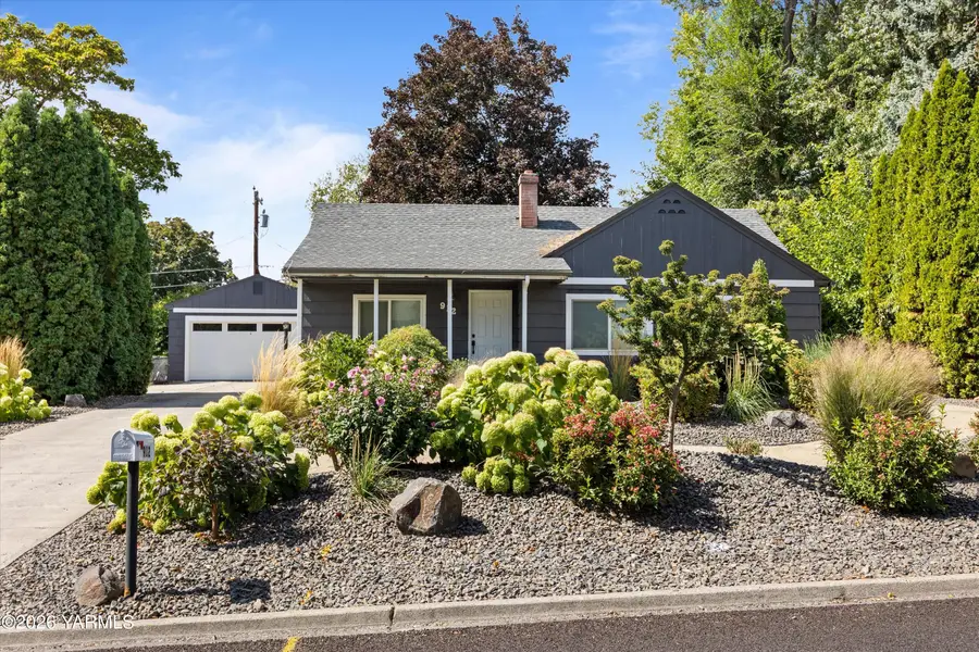 912 S 25th, Yakima, WA 98902 - #2