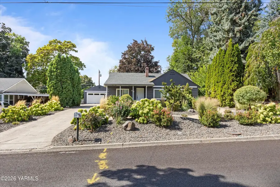 912 S 25th, Yakima, WA 98902 - #3