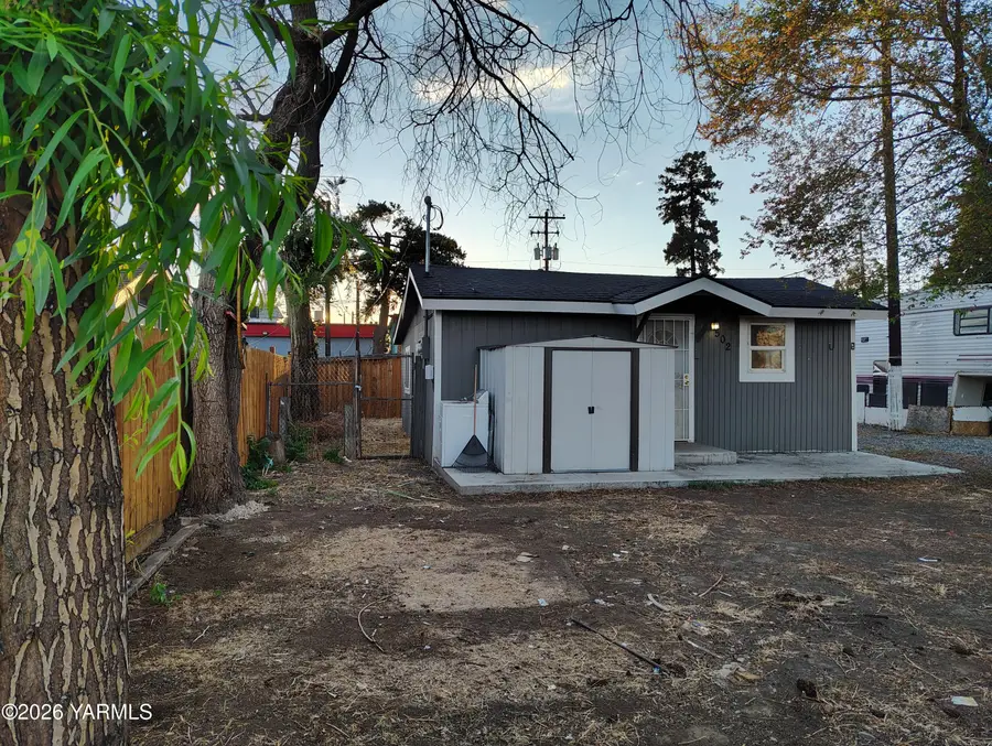 502 S 12th, Yakima, WA 98901 - #2