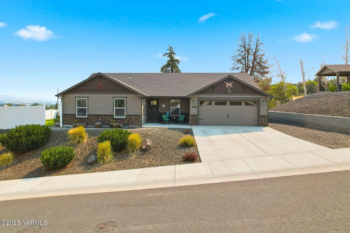 303 S 12th, Selah, WA 98942 - #1
