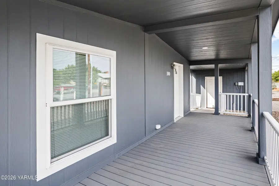100 Washington, Harrah, WA 98933 - #2