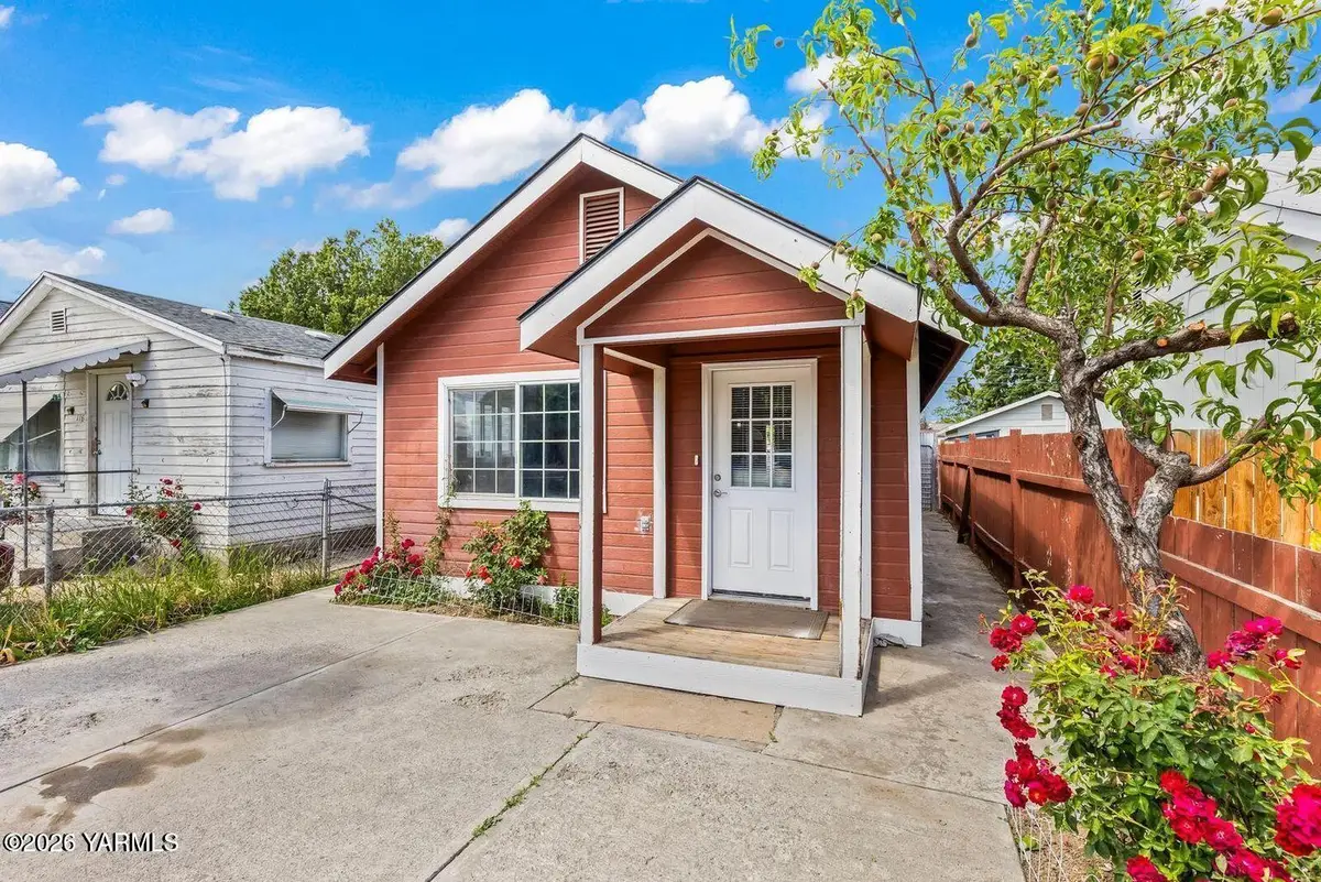 116 1/2 E B, Wapato, WA 98951 - #1
