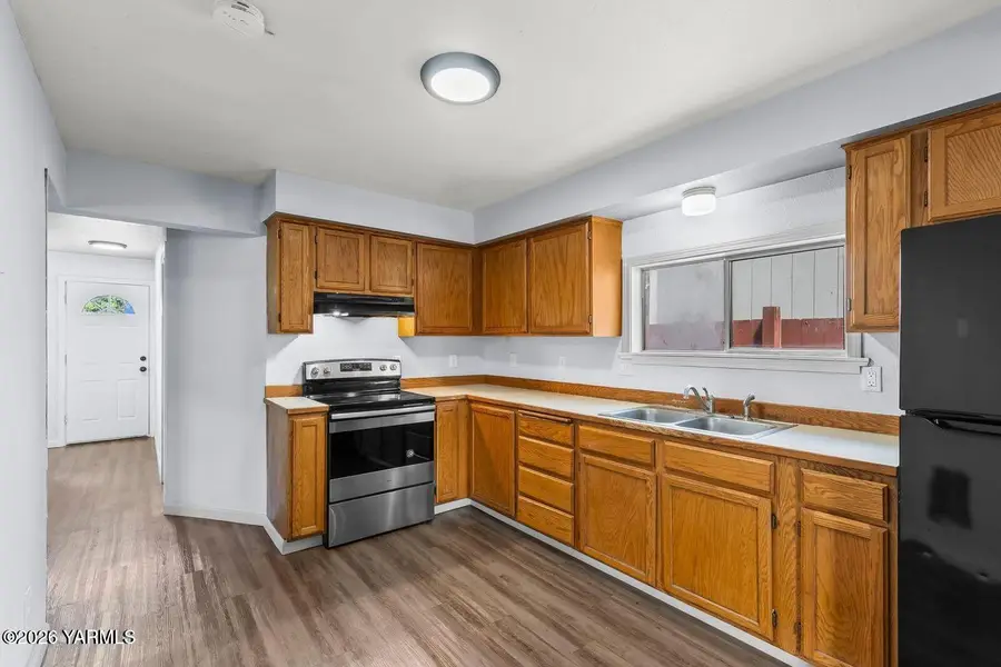 116 1/2 E B, Wapato, WA 98951 - #3