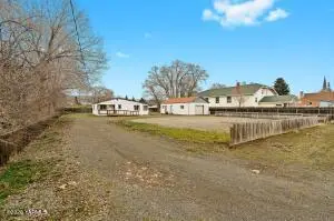 301 Sinclair Ave, Naches, WA 98937 - #2