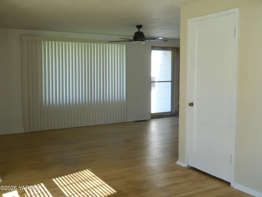 1310 Heffron, Sunnyside, WA 98944 - #2