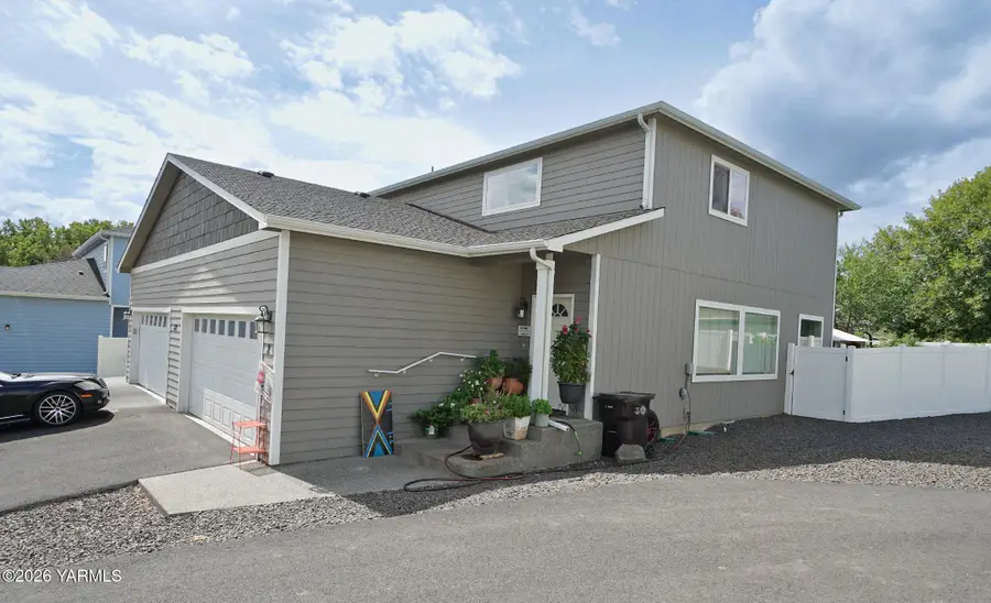 112 N 44th, Yakima, WA 98908 - #3