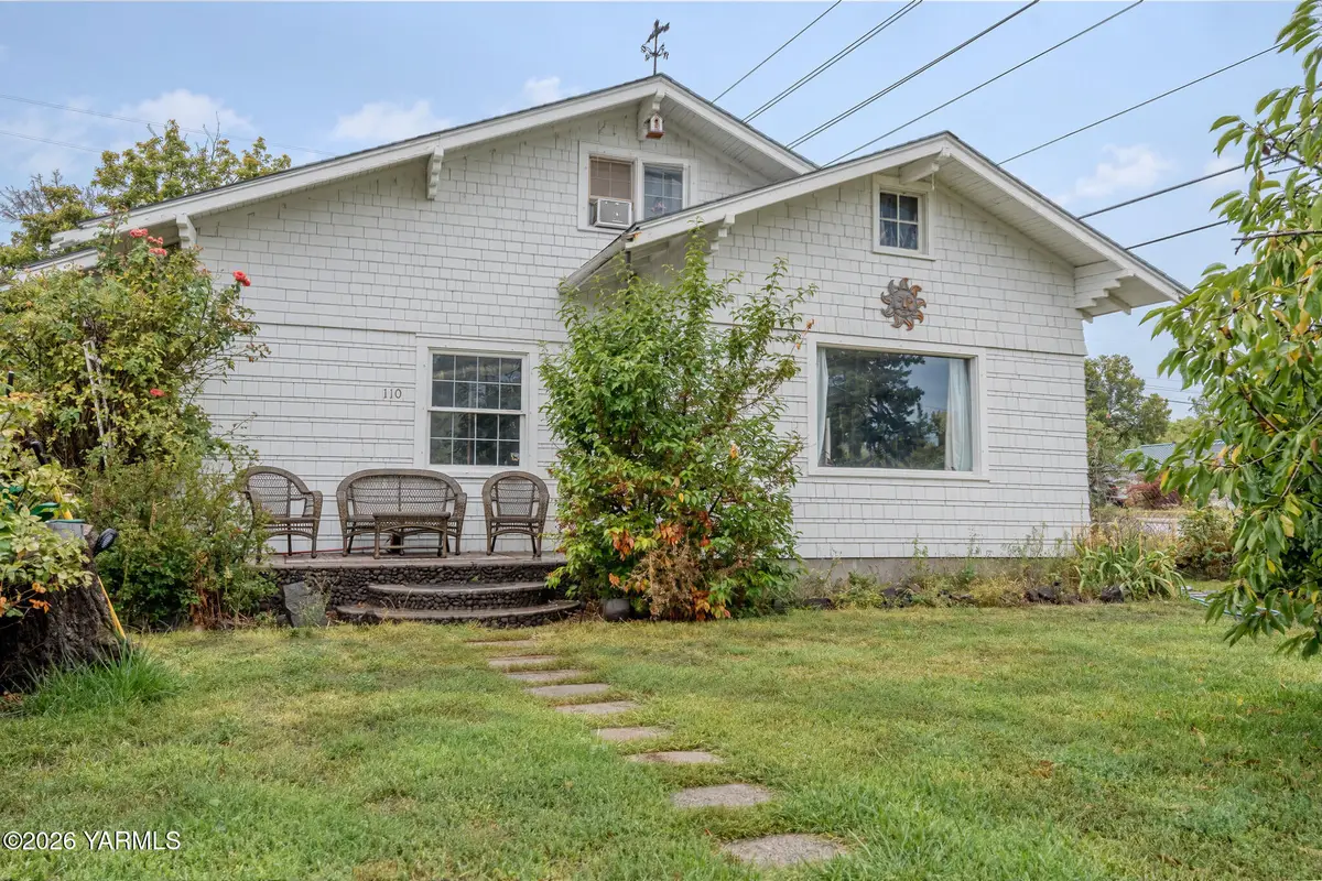 110 N 3rd, Selah, WA 98942 - #1
