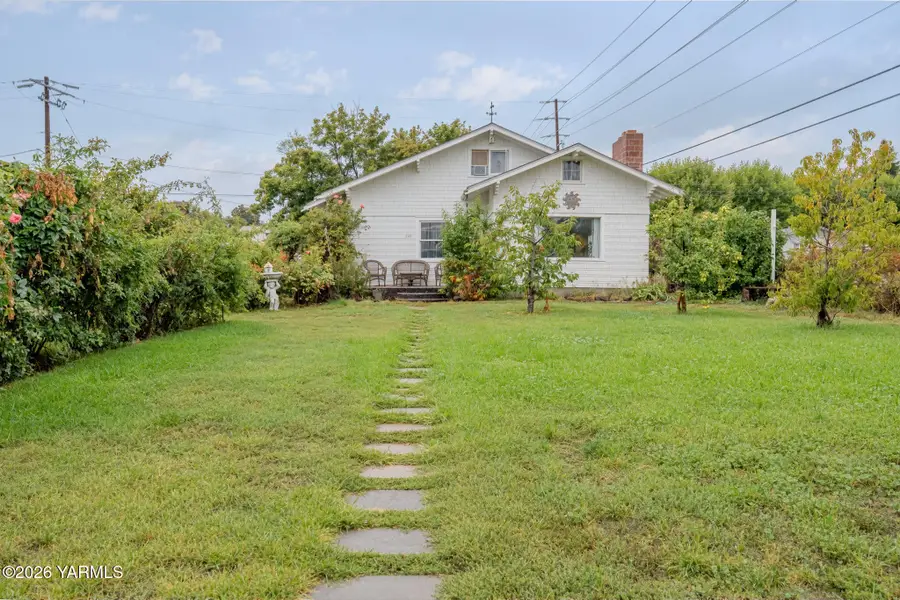 110 N 3rd, Selah, WA 98942 - #2