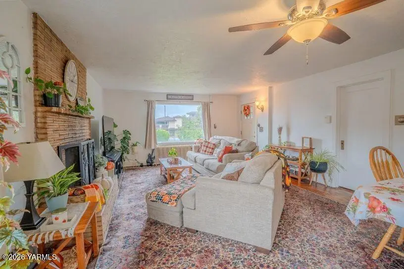 110 N 3rd, Selah, WA 98942 - #3