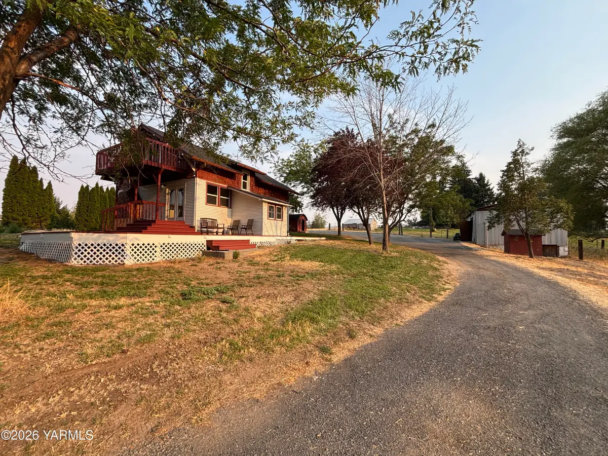 1701 Reservoir Loop, Selah, WA 98942 - #1