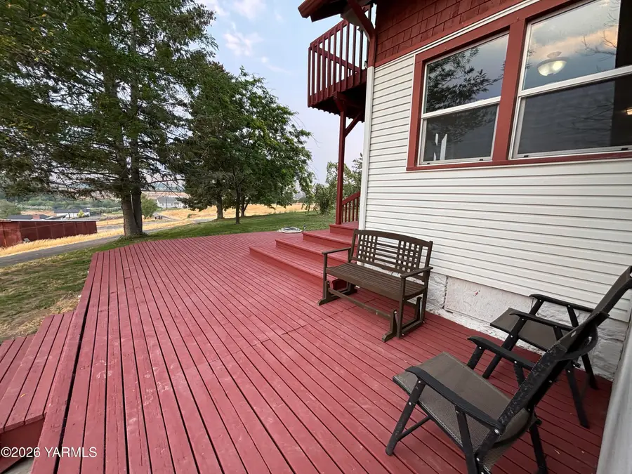 1701 Reservoir Loop, Selah, WA 98942 - #2