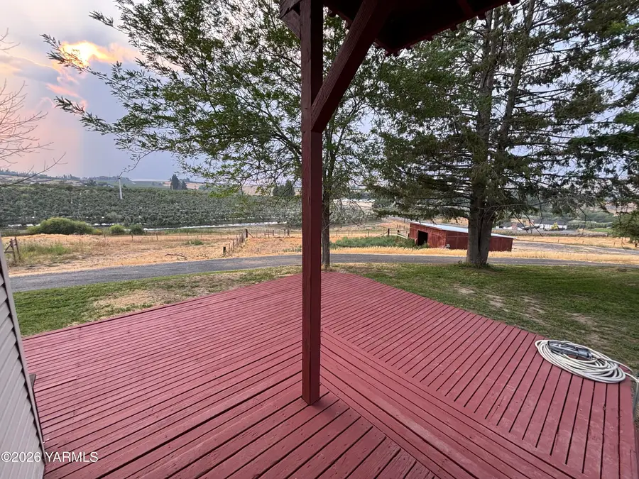 1701 Reservoir Loop, Selah, WA 98942 - #3