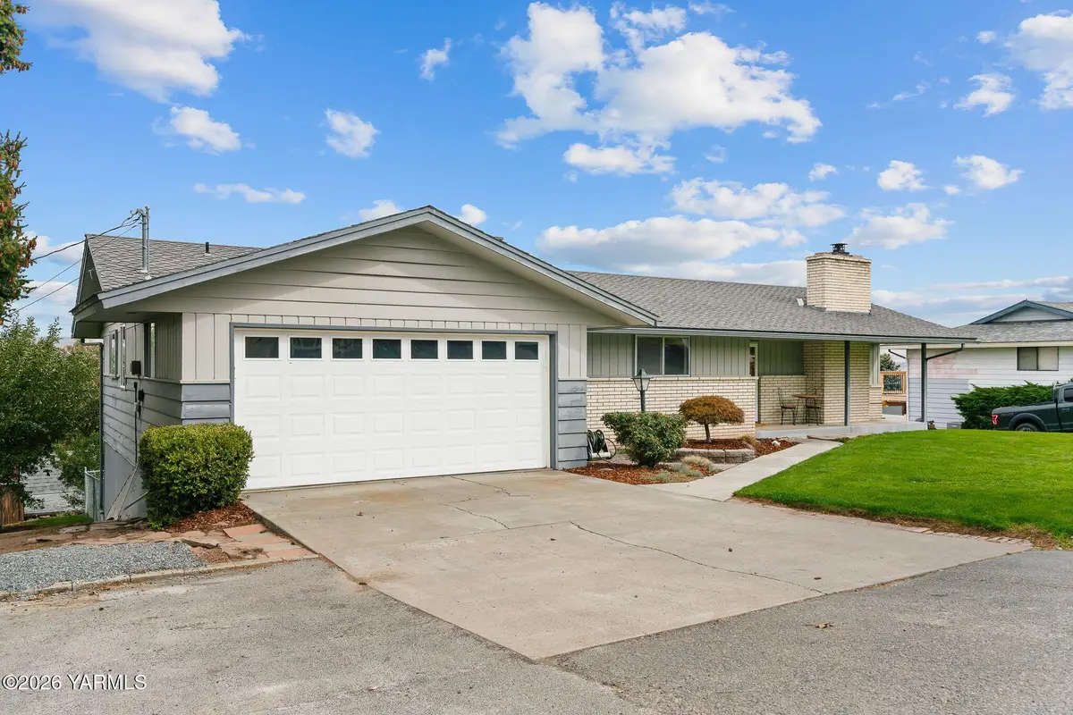 901 Riverview, Selah, WA 98942 - #1