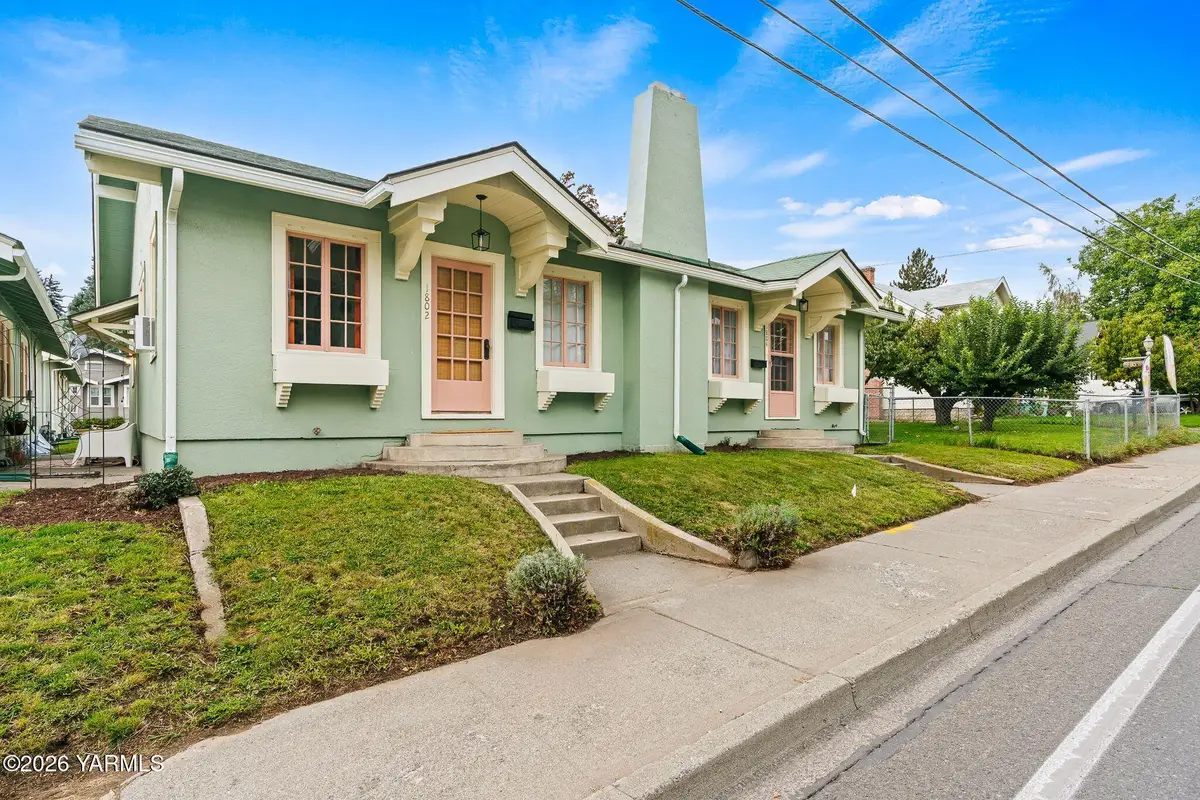 1804 Summitview, Yakima, WA 98902 - #1