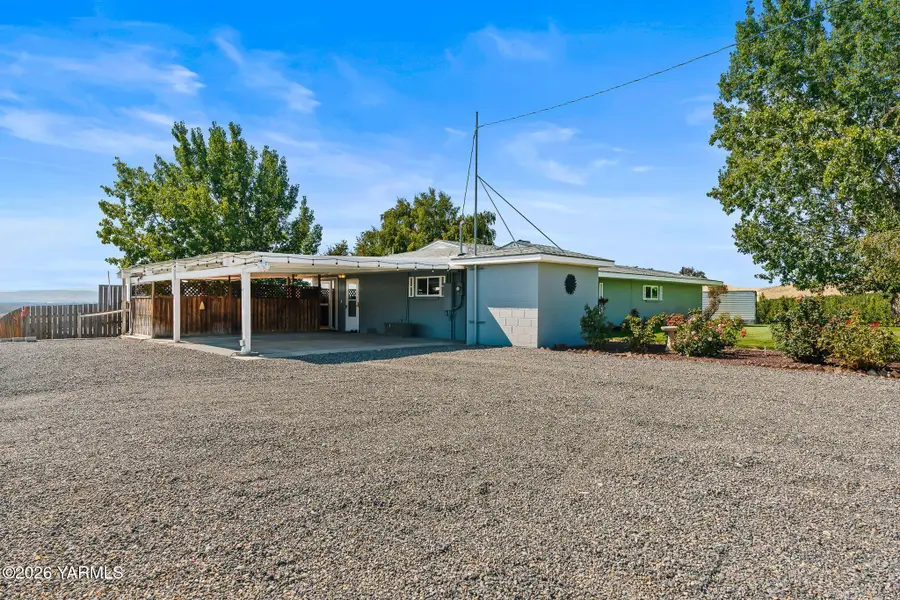 3690 Konnowac Pass, Wapato, WA 98951 - #2