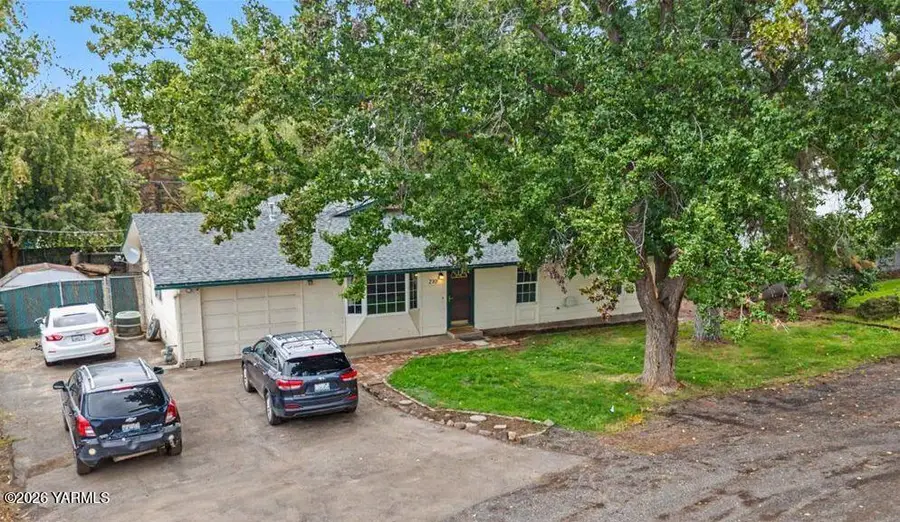 270 Kinne, Selah, WA 98942 - #2