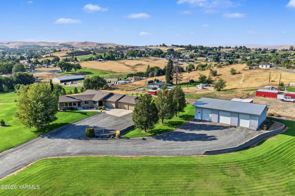 301 Peterson, Selah, WA 98942 - #1