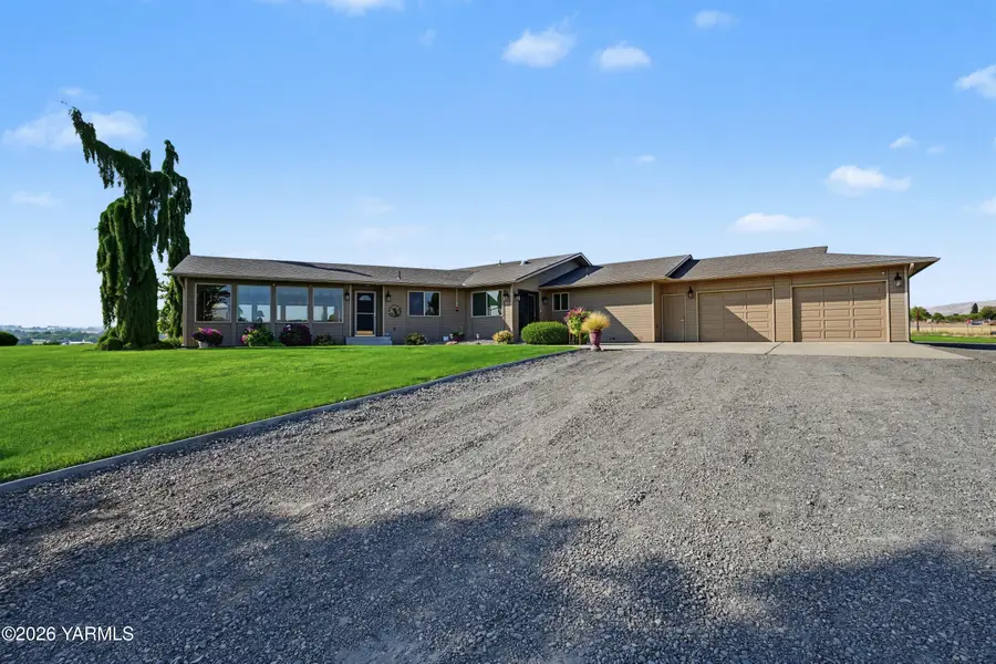 301 Peterson, Selah, WA 98942 - #2