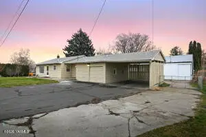 2202 W Logan Ave, Yakima, WA 98902 - #2