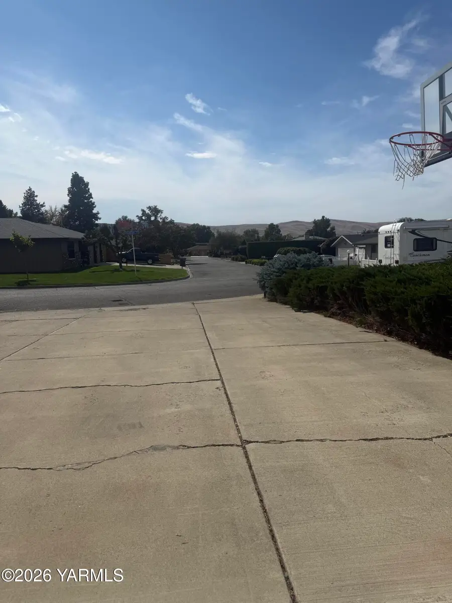 3611 Clinton, Yakima, WA 98902 - #2