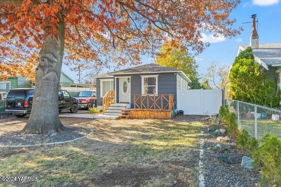 1204 S 10th, Yakima, WA 98902 - #2