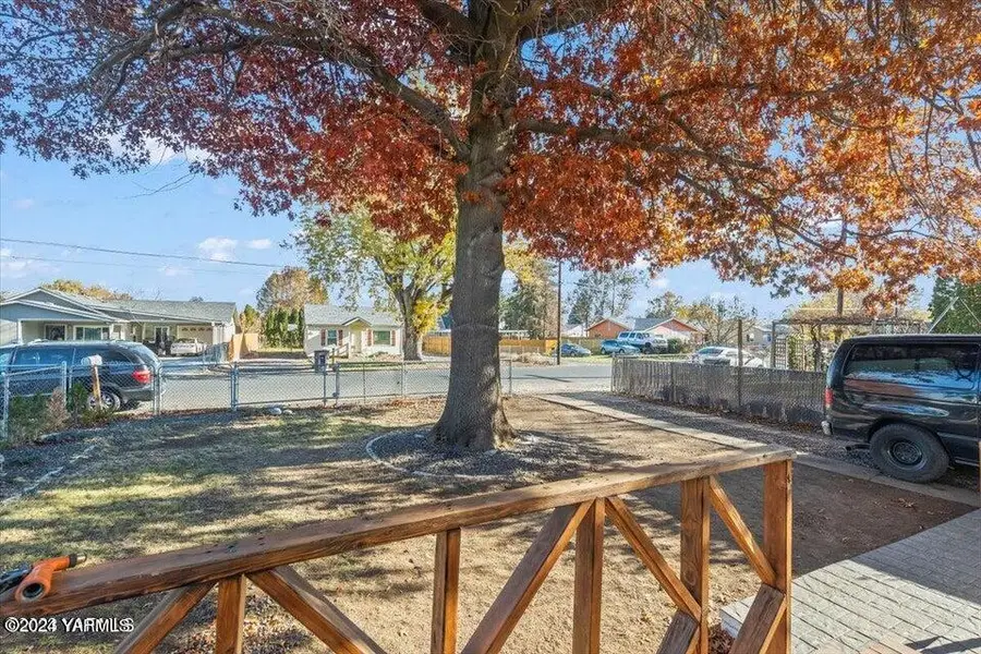 1204 S 10th, Yakima, WA 98902 - #3