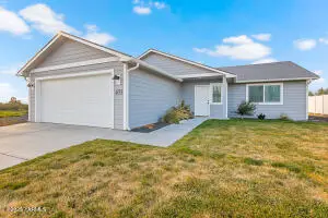 403 Pear Dr, Tieton, WA 98947 - #2