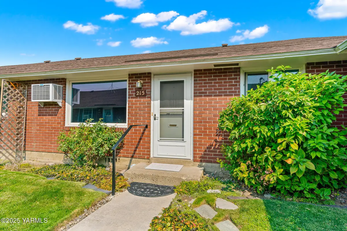 215 N 42nd, Yakima, WA 98908 - #1