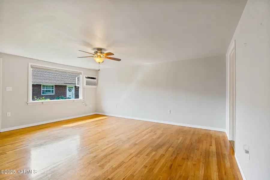 215 N 42nd, Yakima, WA 98908 - #3