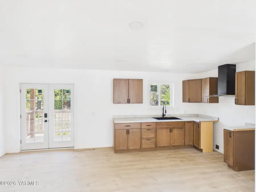 23 N H, Toppenish, WA 98948 - #3