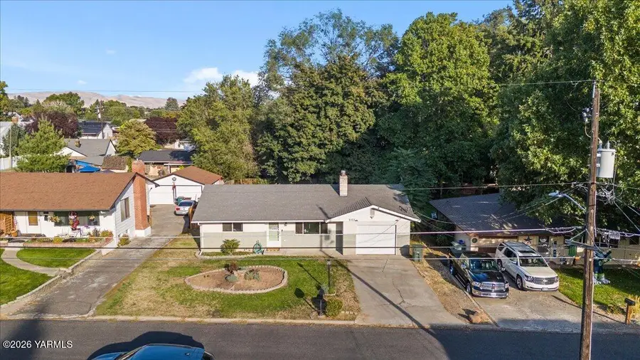 1011 S 33rd, Yakima, WA 98902 - #2