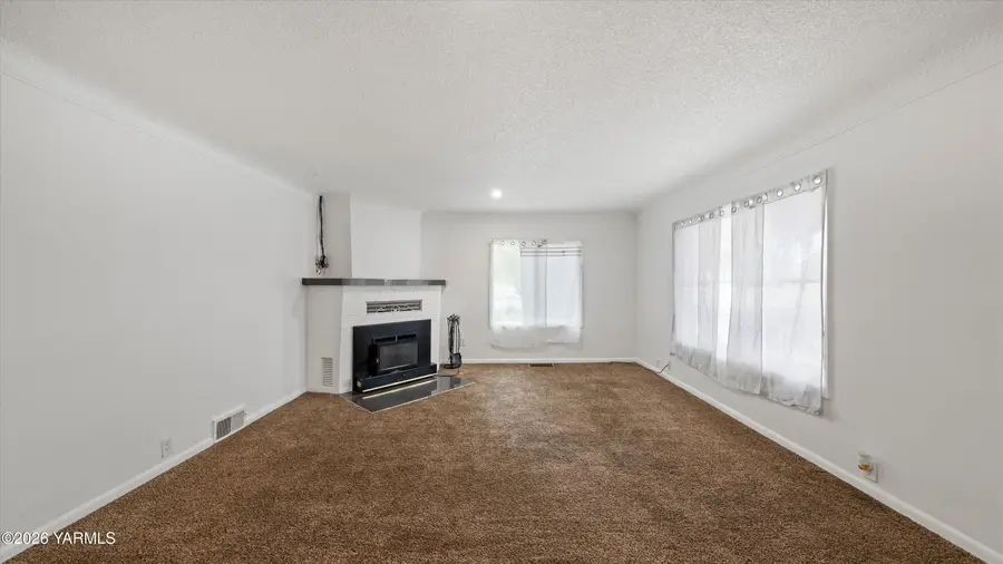 906 Pioneer, Union Gap, WA 98903 - #2