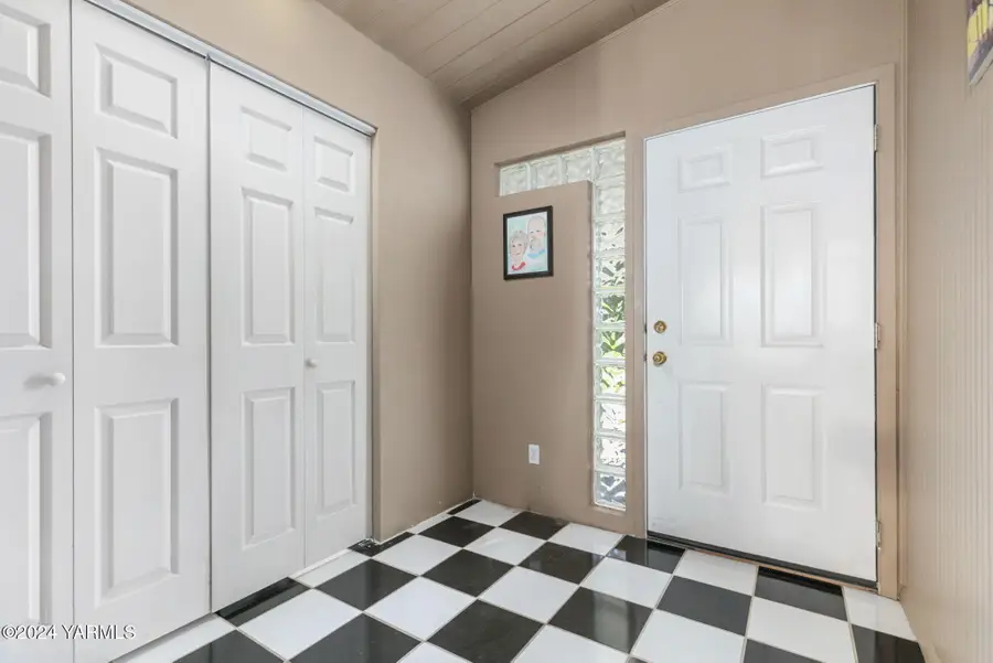 914 S 36th, Yakima, WA 98902 - #2