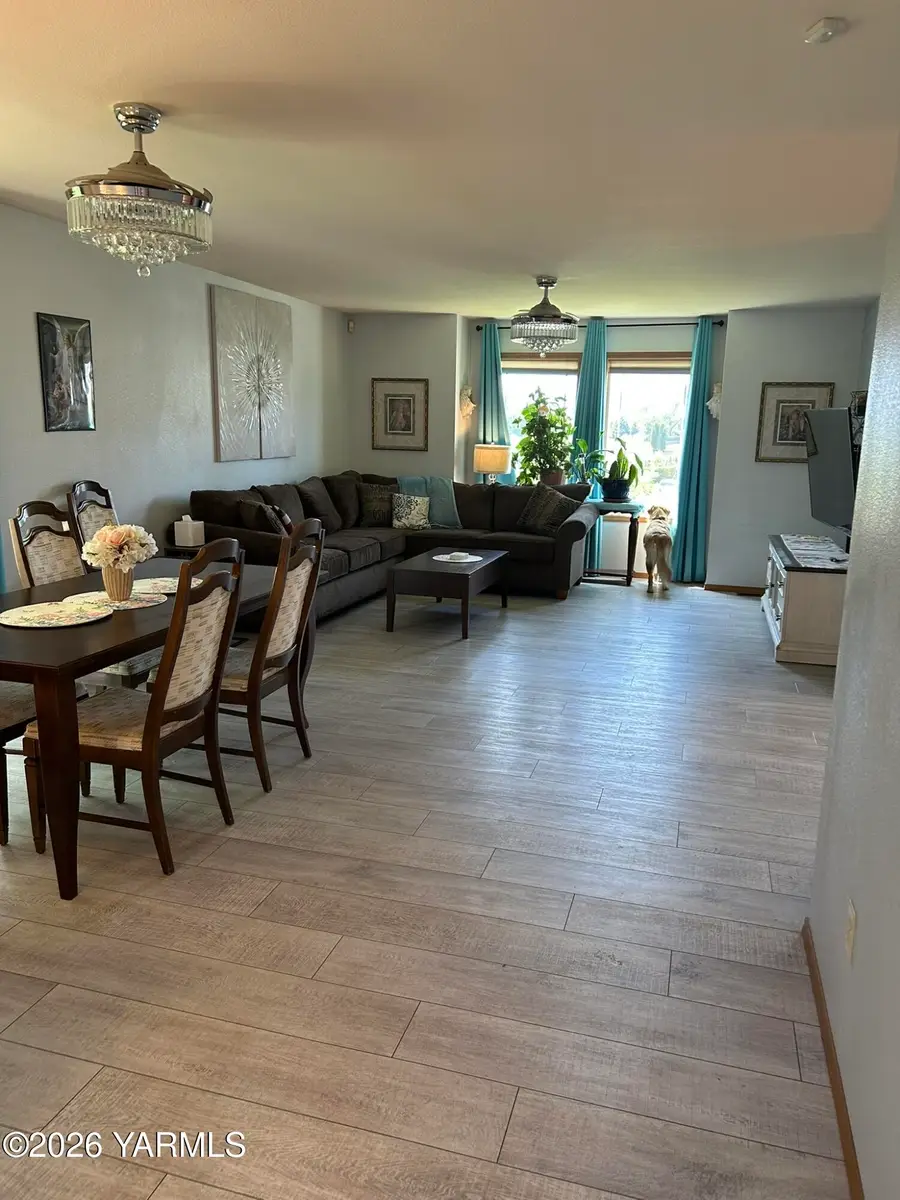 619 S 75th, Yakima, WA 98908 - #3