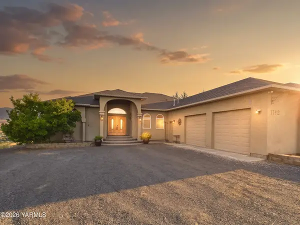 1742 Weikel, Yakima, WA 98908