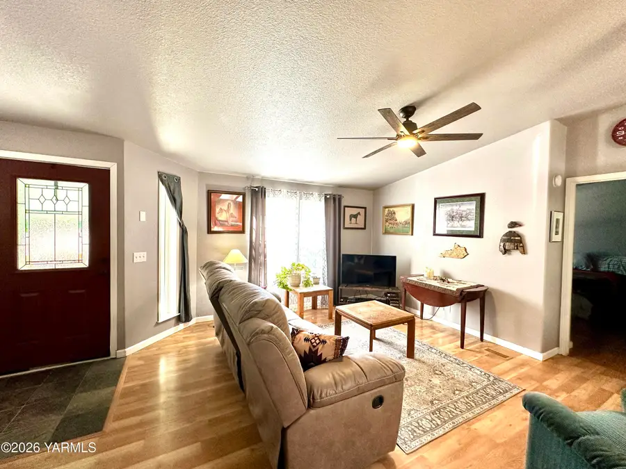 30 Golden, Yakima, WA 98908 - #3