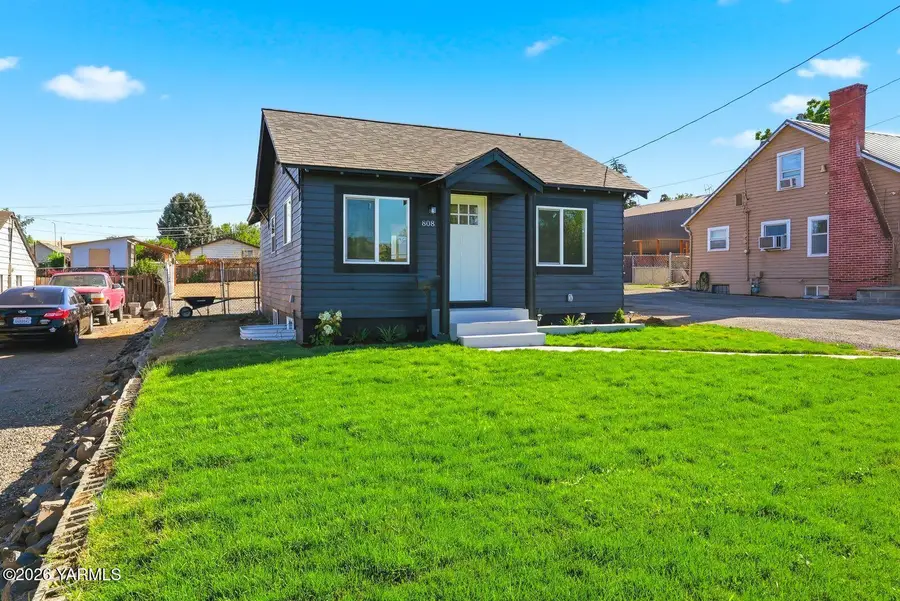 808 W Fremont, Selah, WA 98942 - #2