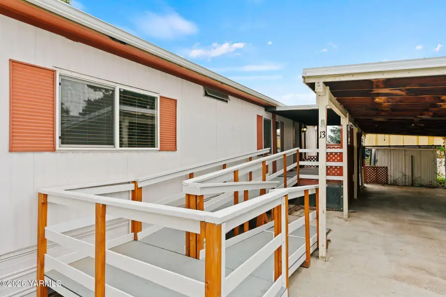 1130 N Wenas, Selah, WA 98942 - #2