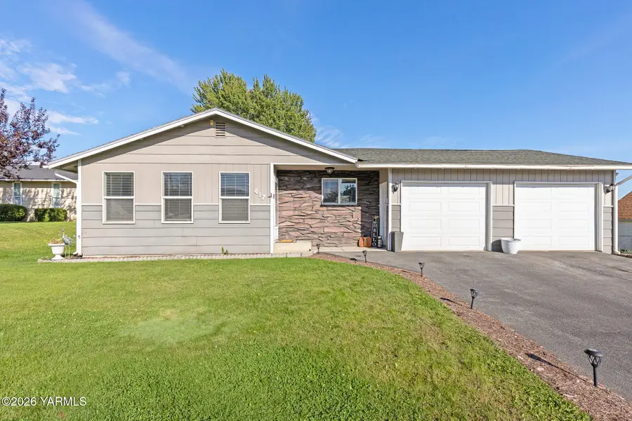 417 S 81st, Yakima, WA 98908 - #3