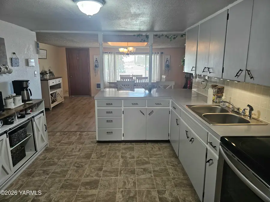 414 Mentzer, Granger, WA 98932 - #2