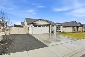 2304 S 57th Ave, Yakima, WA 98903 - #3