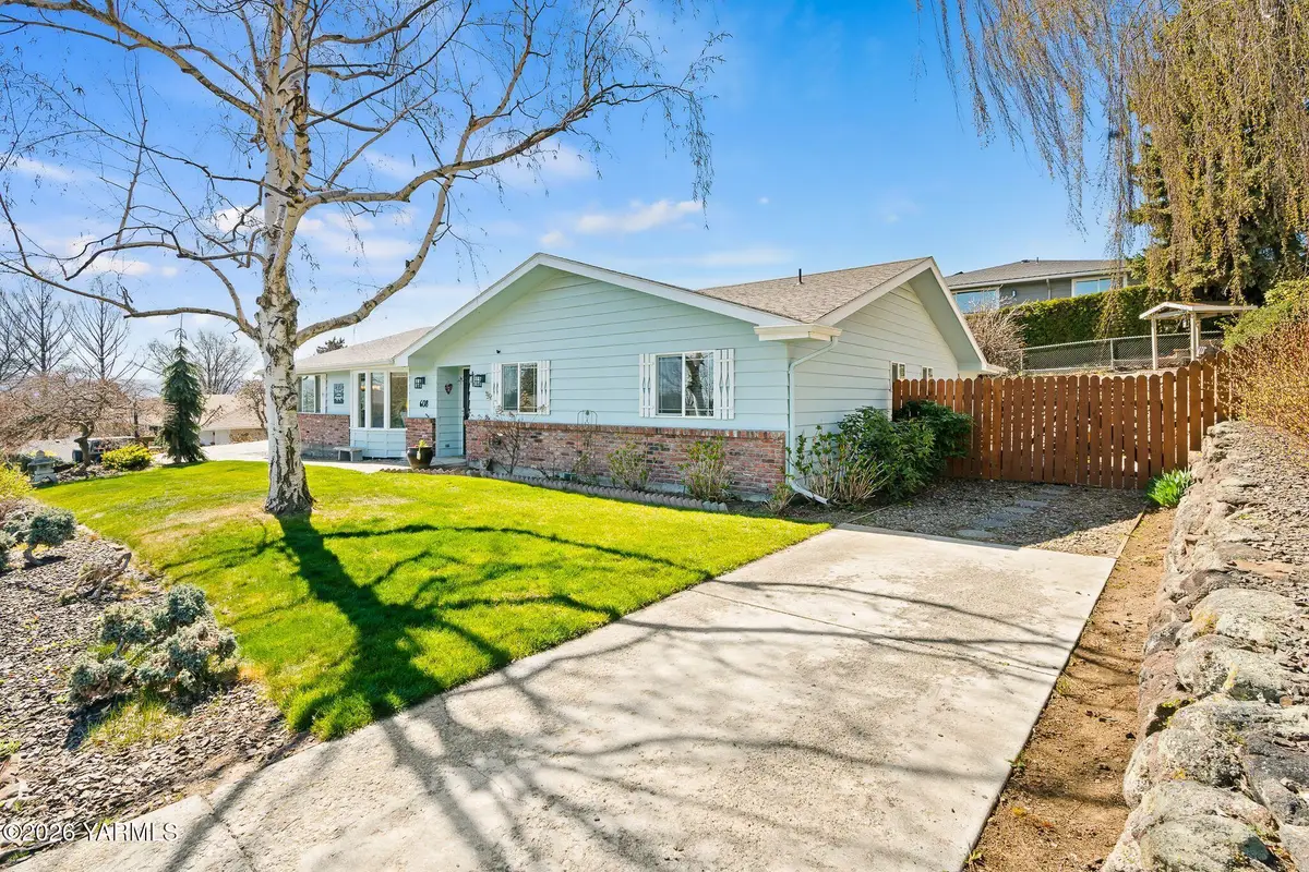 608 N 56th, Yakima, WA 98908 - #1