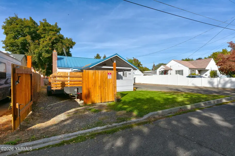 1106 S 31st, Yakima, WA 98902 - #3