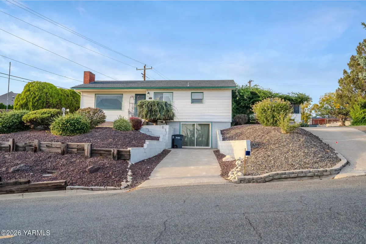 1369 Upland, Sunnyside, WA 98944 - #1
